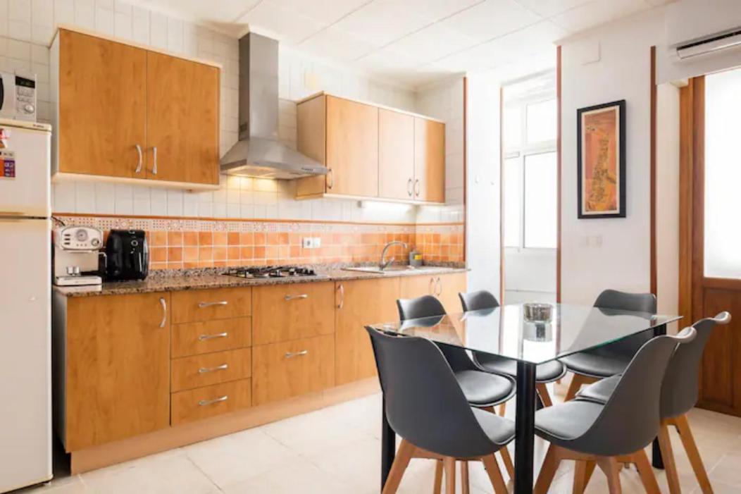 Room With Private Bathroom And Balcony Nearby The Mercado Central, Center And Beach Alicante Dış mekan fotoğraf