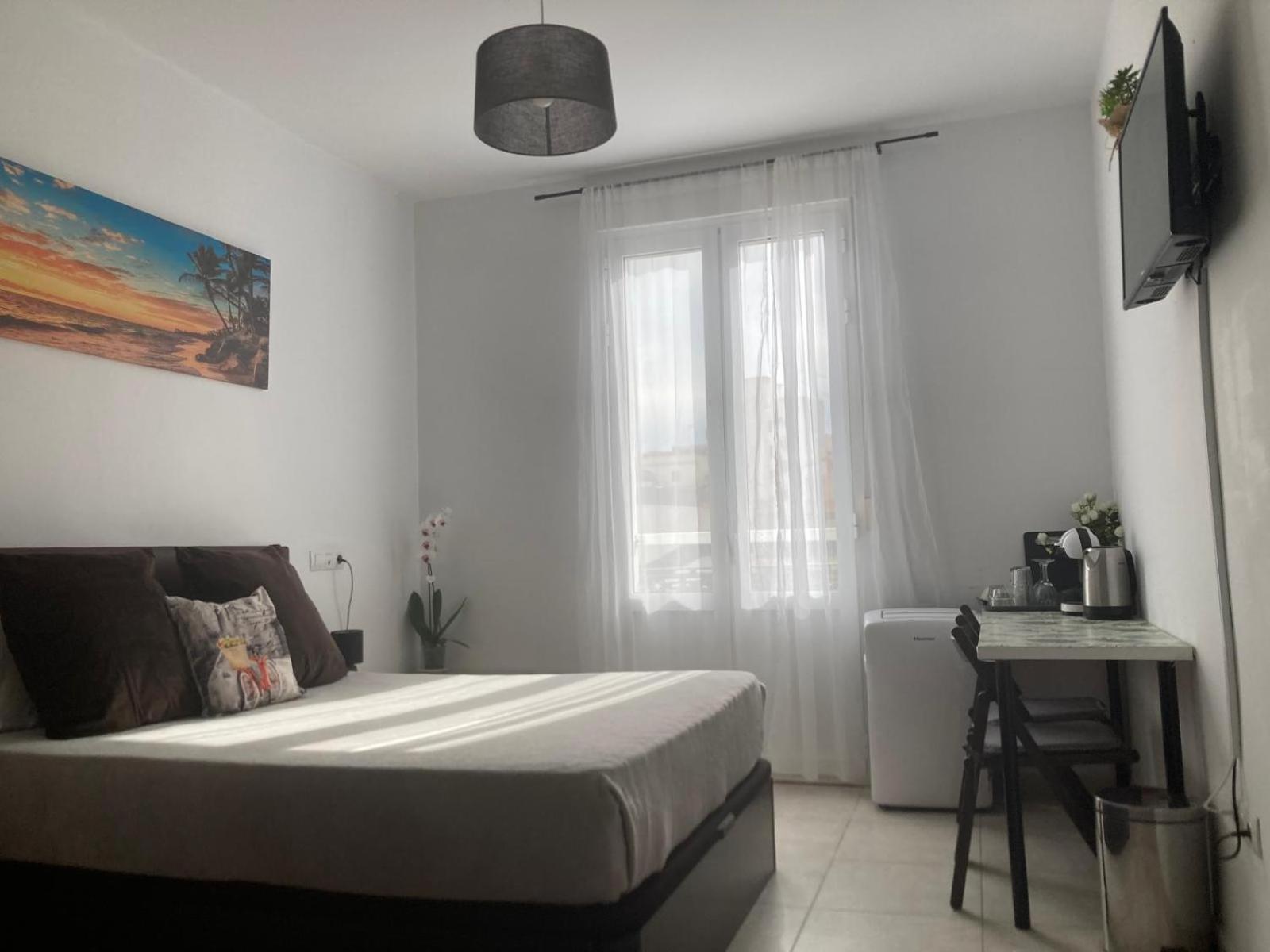 Room With Private Bathroom And Balcony Nearby The Mercado Central, Center And Beach Alicante Dış mekan fotoğraf