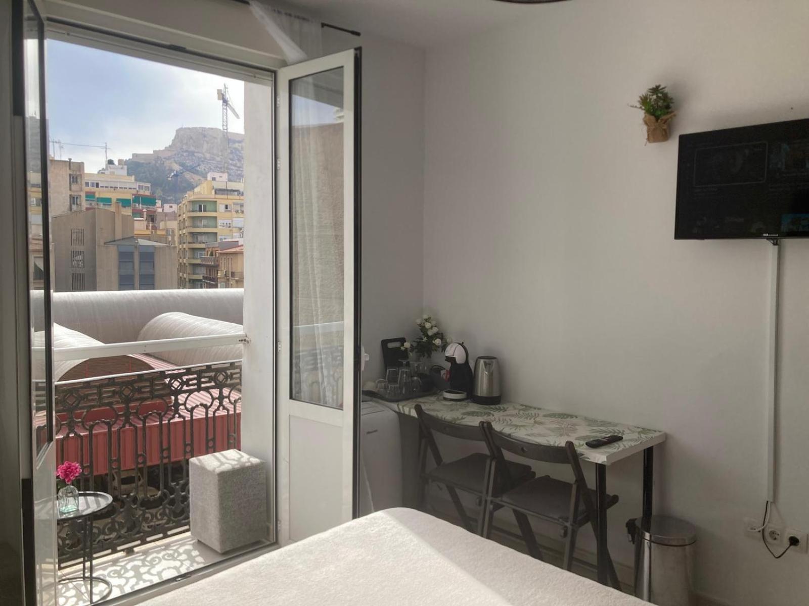 Room With Private Bathroom And Balcony Nearby The Mercado Central, Center And Beach Alicante Dış mekan fotoğraf