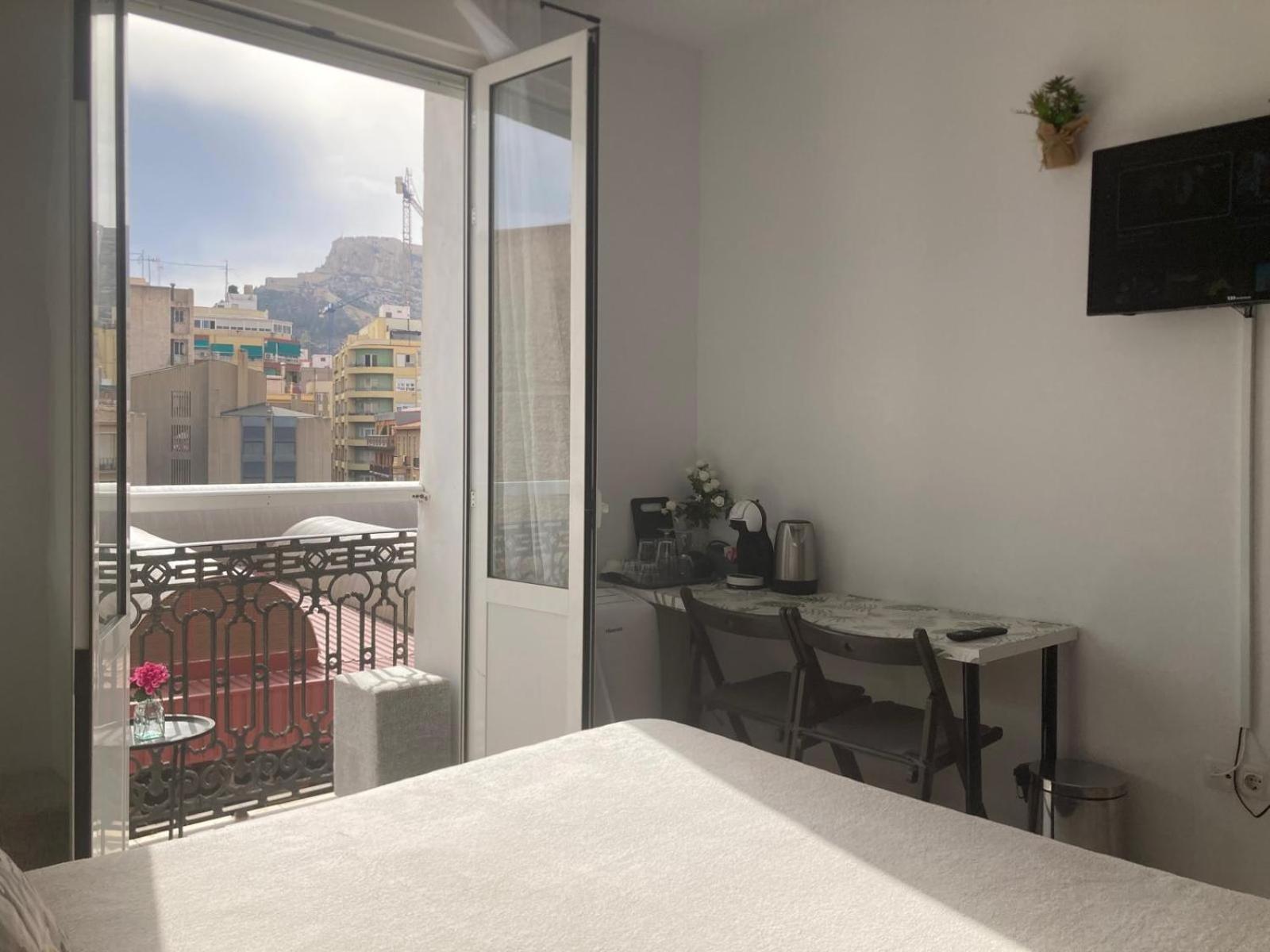Room With Private Bathroom And Balcony Nearby The Mercado Central, Center And Beach Alicante Dış mekan fotoğraf
