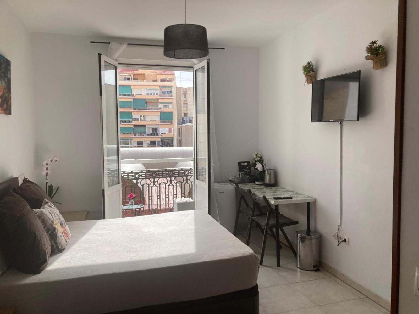 Room With Private Bathroom And Balcony Nearby The Mercado Central, Center And Beach Alicante Dış mekan fotoğraf