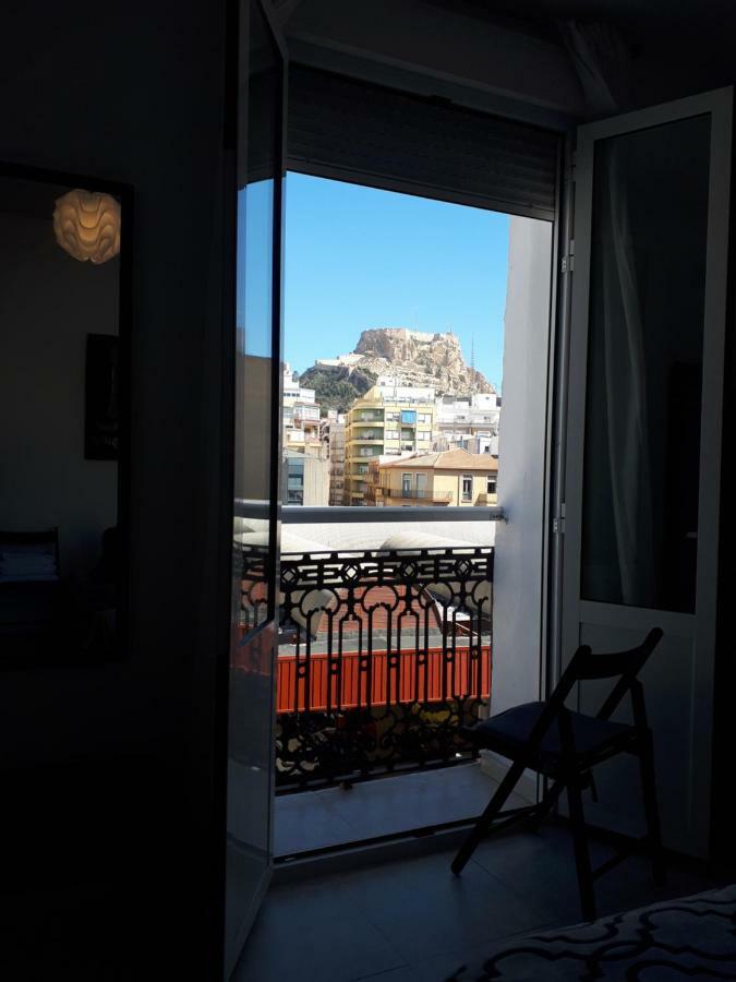 Room With Private Bathroom And Balcony Nearby The Mercado Central, Center And Beach Alicante Dış mekan fotoğraf